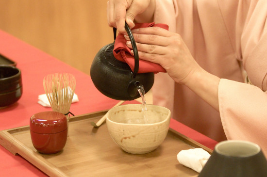 女人喝茶要行扣茶禮嗎，叩茶禮女士能用嗎？