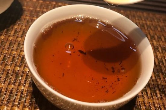 大紅袍第一泡要倒掉嗎，洗茶水需倒掉但第一泡出湯