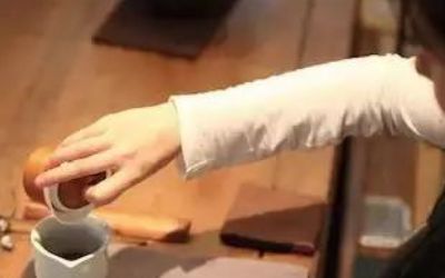 三才蓋碗的正確拿法，三才蓋碗抓碗法圖解