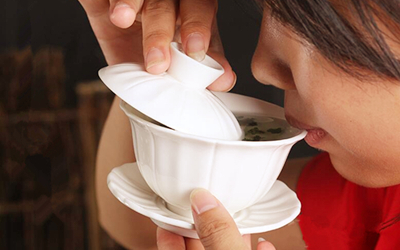 三才蓋碗的正確拿法，三才蓋碗抓碗法圖解