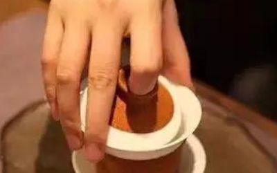 三才蓋碗的正確拿法，三才蓋碗抓碗法圖解