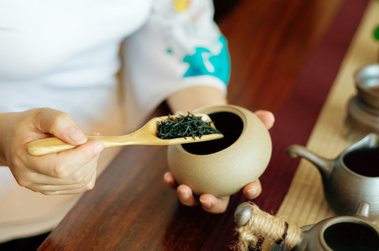 女人喝茶要行扣茶禮嗎，叩茶禮女士能用嗎？