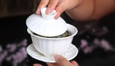 三才蓋碗的正確拿法，三才蓋碗抓碗法圖解