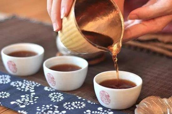 喝茶茶桌上的禮儀有哪些，泡茶待客十大禮儀不可不做！