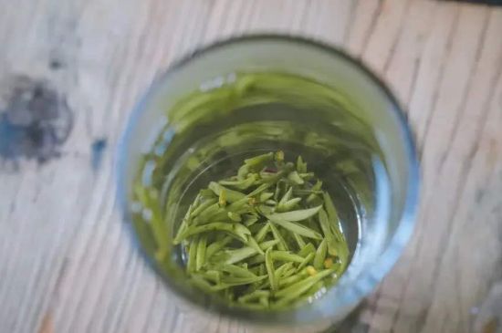 泡好的茶水放冰箱能保存多久，泡好的茶冷藏放多久？