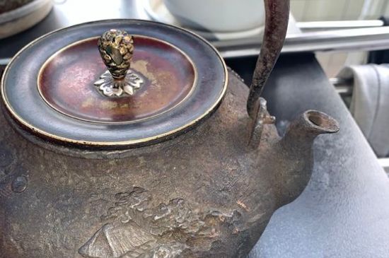 國產(chǎn)鐵壺危害，便宜鐵壺有毒嗎