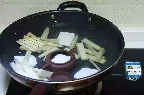 開壺放豆腐是錯誤的，新買的紫砂壺正確開壺建議