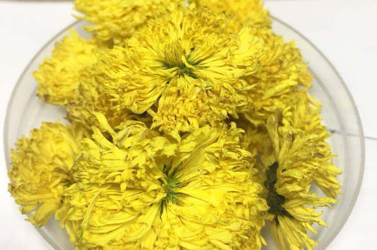 菊花茶大朵小朵有什么區(qū)別，菊花喝大朵還是小朵？