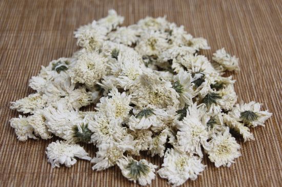 晚上可以喝菊花茶泡水嗎，睡覺前能不能喝菊花茶？