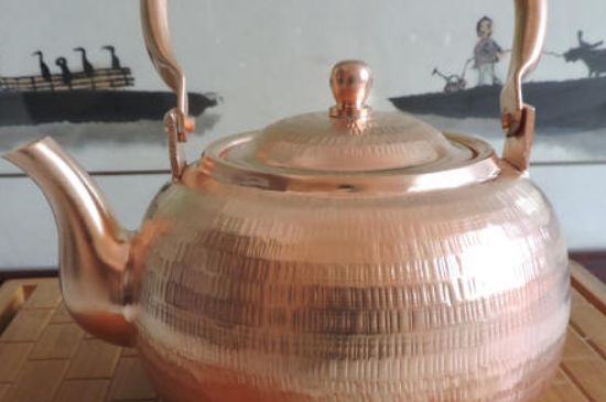 用銅壺?zé)惺裁唇?，銅壺煮水的兩大忌諱和好處
