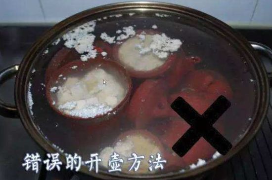 開壺放豆腐是錯誤的，新買的紫砂壺正確開壺建議