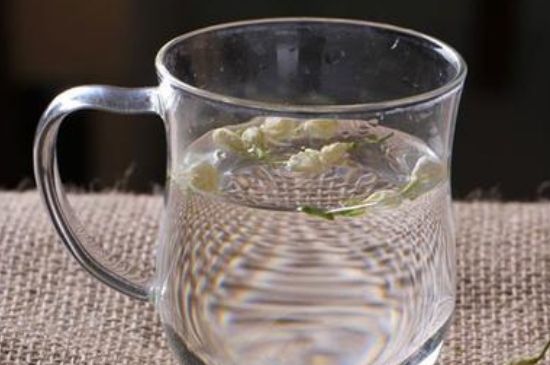 茉莉泡水禁忌，茉莉干花泡水的功效與禁忌