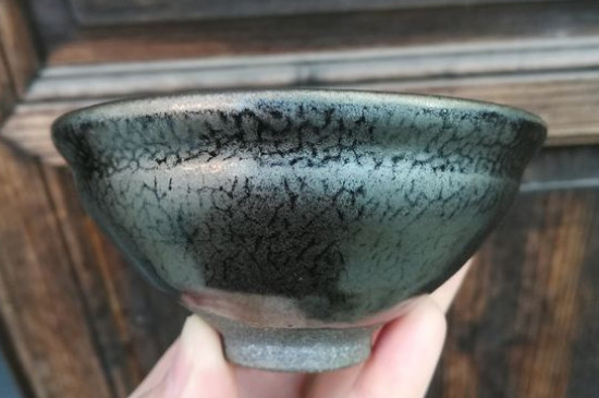 怎么鑒別建盞化學(xué)釉，真假建盞的對(duì)比與辨別