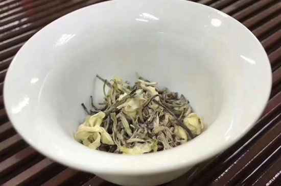 女孩喝茉莉茶的好處，茉莉茶葉的功效與禁忌