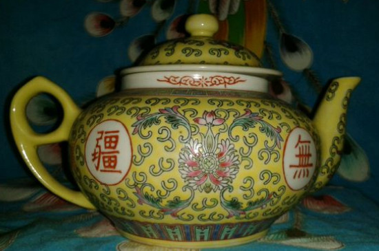 瓷壺適合泡什么茶，瓷器茶具喝什么茶好