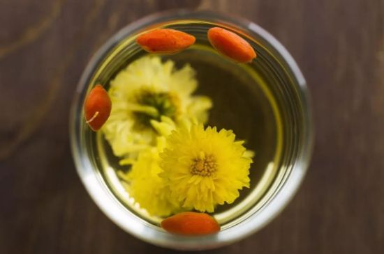 菊花茶的最佳搭配有哪幾樣，菊花茶和什么搭配喝效果好？
