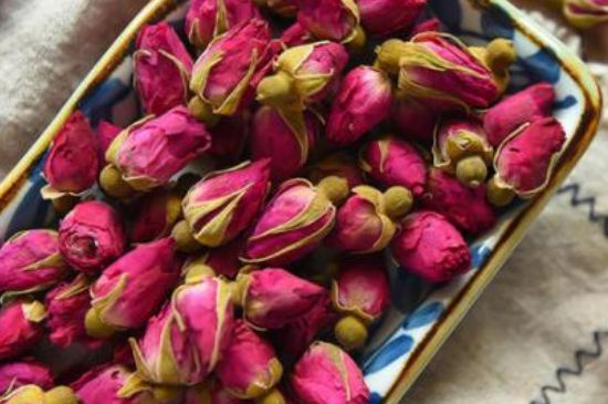 干玫瑰花泡水放幾顆，玫瑰花泡水一次放幾朵？