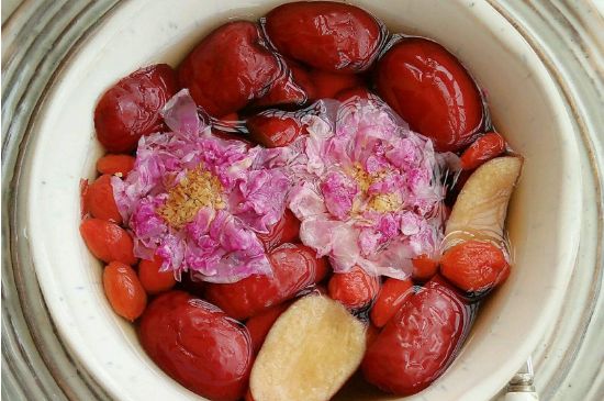 喝玫瑰花茶能祛斑嗎，玫瑰花茶有祛斑的功效嗎？