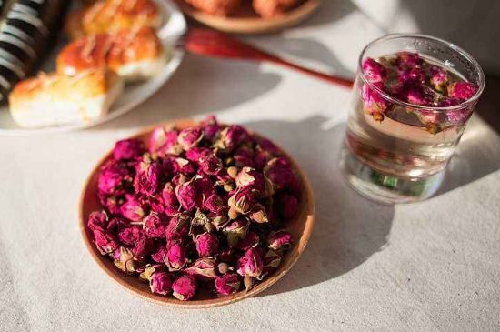 玫瑰花茶的功效與作用，堅持喝一個月玫瑰花茶會怎樣？