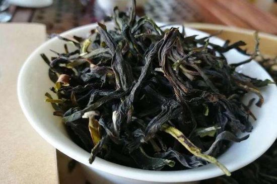 鴨屎香單叢雪片茶的特點，鳳凰雪片茶有什么特點？