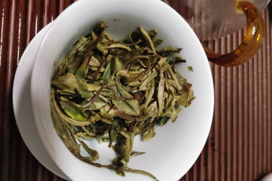 7年壽眉和2年白牡丹哪個好，老白茶壽眉與白牡丹的口感區(qū)別