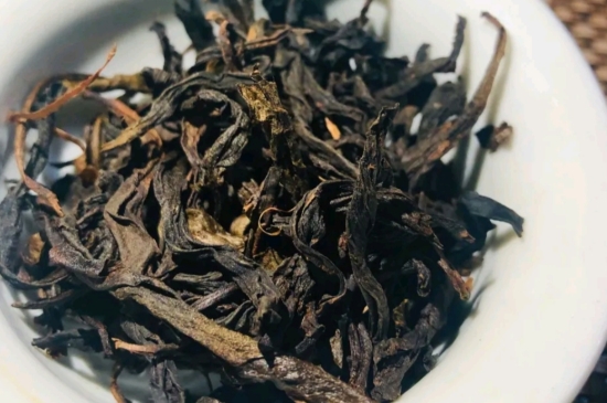 長(zhǎng)期喝巖茶會(huì)上火嗎？巖茶這樣喝了容易上火！