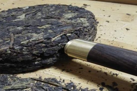 伏茶里的金花是黃曲霉素嗎，金花茯茶里的是什么菌