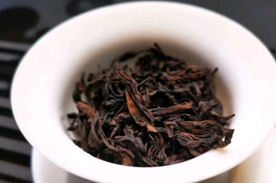 長(zhǎng)期喝巖茶會(huì)上火嗎？巖茶這樣喝了容易上火！