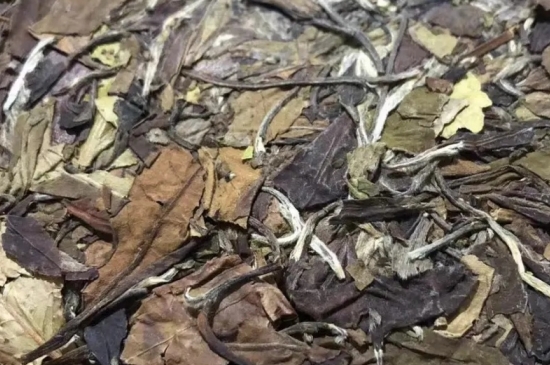 老白茶上火還是去火？夏季喝煮的老白茶會(huì)容易上火！