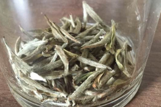 白毫銀針年份越久越好嗎，銀針白毫是否越陳越好