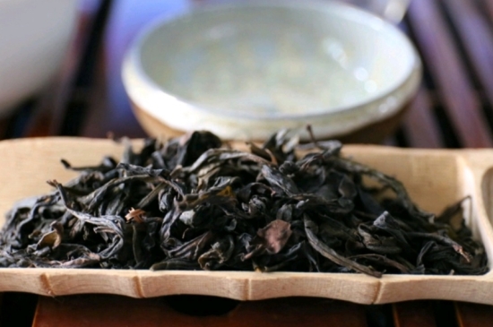 長(zhǎng)期喝巖茶會(huì)上火嗎？巖茶這樣喝了容易上火！