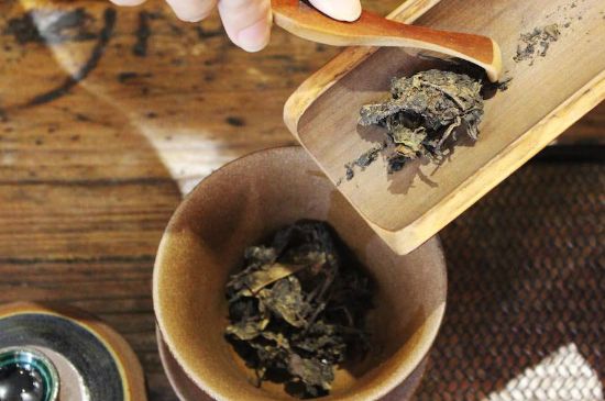 茯磚茶與普洱茶哪個(gè)好，茯茶和普洱茶口味區(qū)別