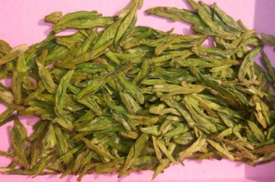 西湖龍井新茶和陳茶的區(qū)別，怎么區(qū)分龍井新茶和舊茶？