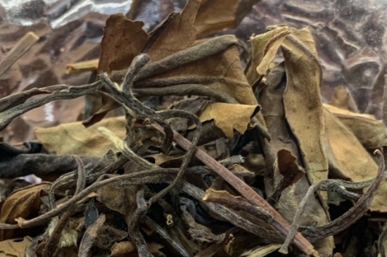 老白茶上火還是去火？夏季喝煮的老白茶會(huì)容易上火！