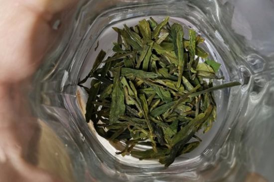 龍井茶放二年了能喝嗎，過期龍井茶的妙用！