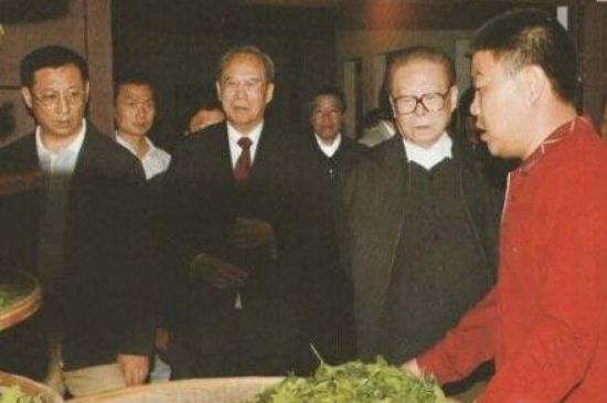 母樹大紅袍給誰喝了，為什么母樹大紅袍叫三棵六株？