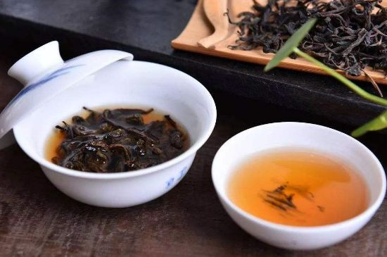 茯磚茶與普洱茶哪個(gè)好，茯茶和普洱茶口味區(qū)別