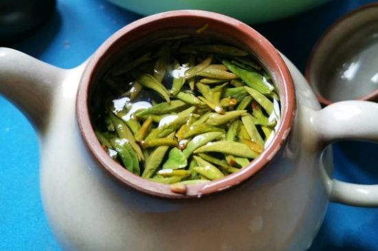 龍井茶放二年了能喝嗎，過期龍井茶的妙用！