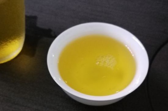 女人喝金駿眉的好處和壞處，女性喝金駿眉可減肥養(yǎng)顏