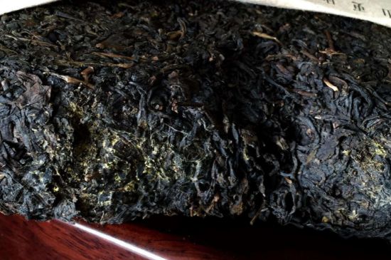 伏茶里的金花是黃曲霉素嗎，金花茯茶里的是什么菌