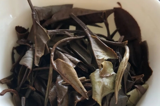 老白茶上火還是去火？夏季喝煮的老白茶會(huì)容易上火！