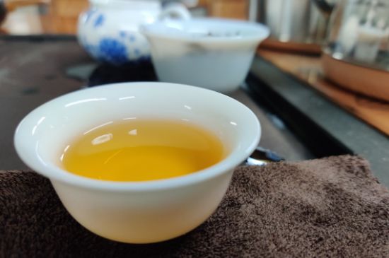 蜜蘭香好還是鴨屎香好，鳳凰單叢茶蜜蘭香和鴨屎香特點(diǎn)有哪些？