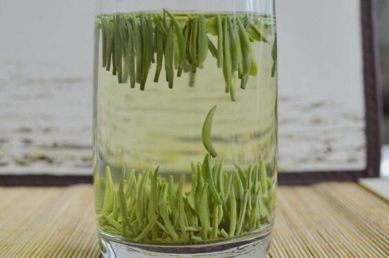 雀舌和竹葉青的區(qū)別，雀舌對(duì)比竹葉青圖片